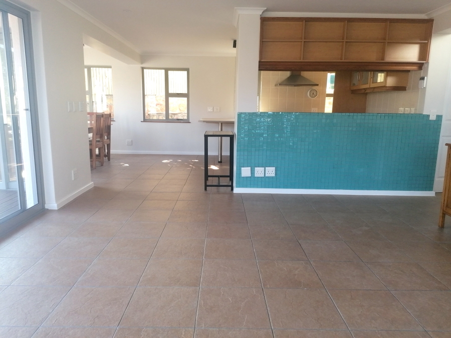 To Let 4 Bedroom Property for Rent in Glencairn Heights Western Cape